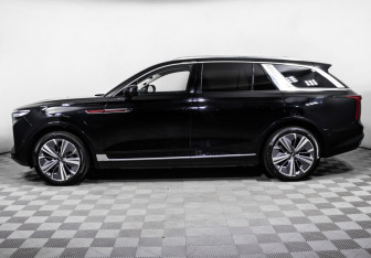 Подержанный автомобиль Hongqi E-HS9 2021 года (8 фото)