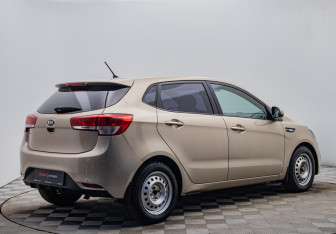 Подержанный автомобиль Kia Rio Hatchback 2015 года (5 фото)