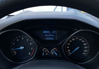Подержанный автомобиль Ford Focus Wagon 2013 года (20 фото)