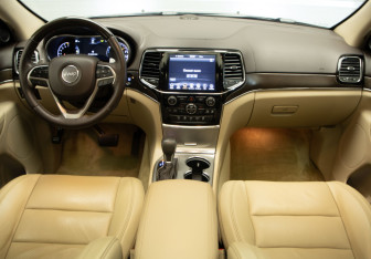 Подержанный автомобиль Jeep Grand Cherokee 2019 года (8 фото)