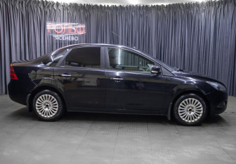 Подержанный автомобиль Ford Focus Sedan 2010 года (4 фото)