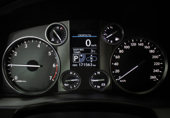 Подержанный автомобиль Lexus LX 2012 года (13 фото)