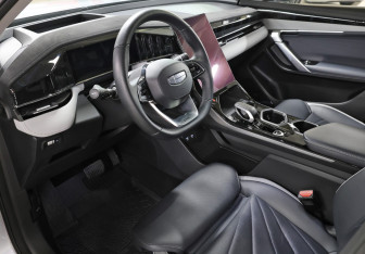Подержанный автомобиль Geely Atlas 2024 года (15 фото)