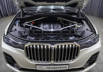 Подержанный автомобиль BMW X7 2019 года (11 фото)