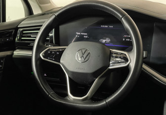 Подержанный автомобиль Volkswagen Touareg 2022 года (14 фото)