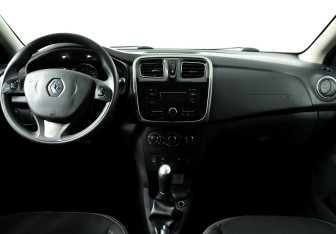 Подержанный автомобиль Renault Logan Sedan 2014 года (8 фото)