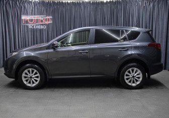 Подержанный автомобиль Toyota RAV4 2013 года (8 фото)