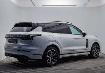 Подержанный автомобиль Lynk&Co 09 2022 года (4 фото)