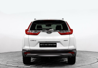 Подержанный автомобиль Honda CR-V 2017 года (6 фото)