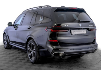 Подержанный автомобиль BMW X7 2024 года (7 фото)
