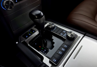 Подержанный автомобиль Toyota Land Cruiser Suv 2016 года (30 фото)
