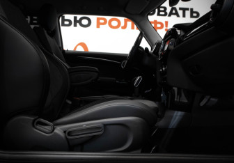 Подержанный автомобиль MINI Hatch 2019 года (21 фото)