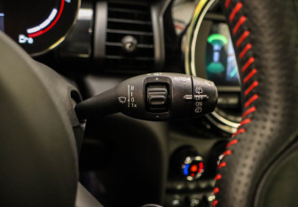 Подержанный автомобиль MINI Hatch 2021 года (12 фото)