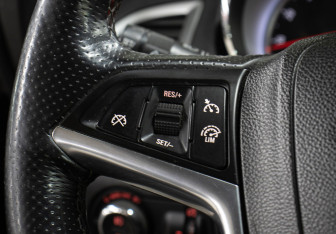 Подержанный автомобиль Opel Astra Hatchback 2013 года (18 фото)