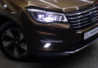 Подержанный автомобиль Changan CS75 2020 года (23 фото)