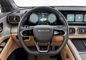 Подержанный автомобиль Jaecoo J8 2024 года (22 фото)