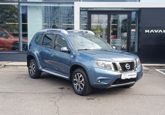 Подержанный автомобиль Nissan Terrano 2014 года (3 фото)