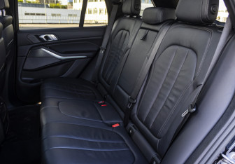 Подержанный автомобиль BMW X5 2019 года (16 фото)