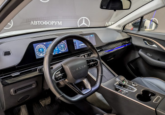 Подержанный автомобиль Omoda C5 2023 года (16 фото)