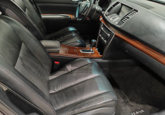 Подержанный автомобиль Nissan Teana 2009 года (9 фото)