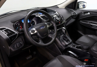 Подержанный автомобиль Ford Kuga 2014 года (9 фото)