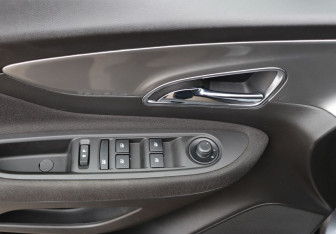 Подержанный автомобиль Opel Mokka 2014 года (11 фото)