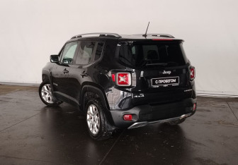 Подержанный автомобиль Jeep Renegade 2015 года (4 фото)