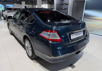 Подержанный автомобиль Nissan Teana 2011 года (4 фото)