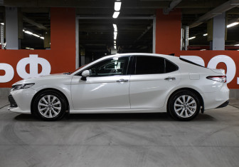 Подержанный автомобиль Toyota Camry Sedan 2019 года (8 фото)
