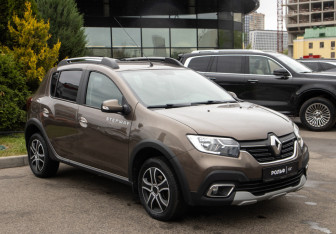 Подержанный автомобиль Renault Sandero 2019 года (2 фото)