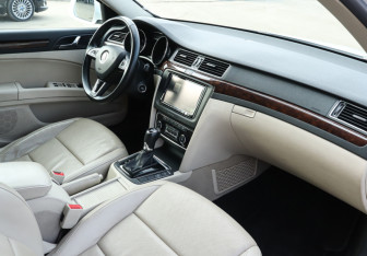 Подержанный автомобиль Skoda Superb Liftback 2013 года (9 фото)