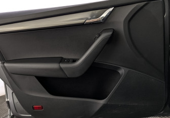 Подержанный автомобиль Skoda Octavia Liftback 2018 года (19 фото)