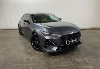 Подержанный автомобиль Changan UNI-V 2023 года (3 фото)