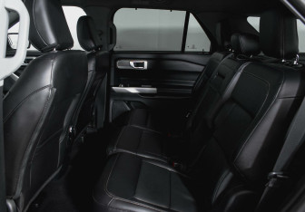 Подержанный автомобиль Ford Explorer 2021 года (15 фото)