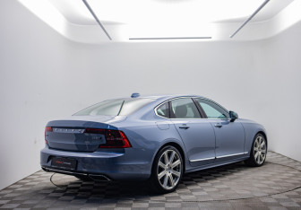 Подержанный автомобиль Volvo S90 2019 года (5 фото)