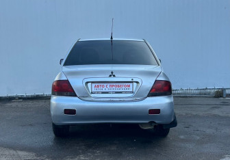 Подержанный автомобиль Mitsubishi Lancer Sedan 2006 года (6 фото)