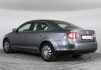 Подержанный автомобиль Volkswagen Jetta Sedan 2008 года (4 фото)