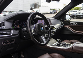 Подержанный автомобиль BMW X5 2019 года (9 фото)