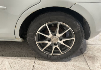 Подержанный автомобиль Mazda 2 Hatchback 2004 года (12 фото)