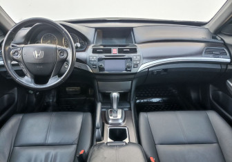 Подержанный автомобиль Honda Crosstour 2013 года (13 фото)