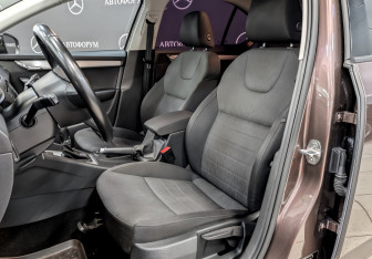 Подержанный автомобиль Skoda Octavia Liftback 2015 года (20 фото)