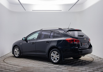 Подержанный автомобиль Chevrolet Cruze Wagon 2013 года (7 фото)