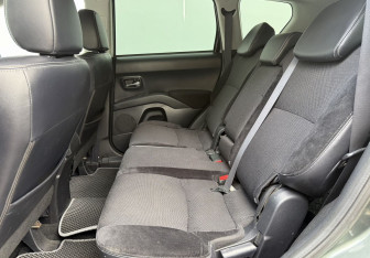 Подержанный автомобиль Peugeot 4007 2010 года (11 фото)