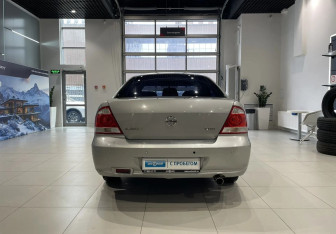 Подержанный автомобиль Nissan Almera Classic 2008 года (5 фото)