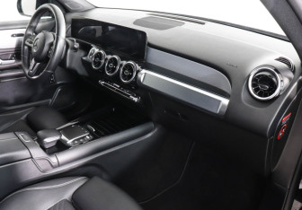 Подержанный автомобиль Mercedes-Benz GLB 2021 года (10 фото)