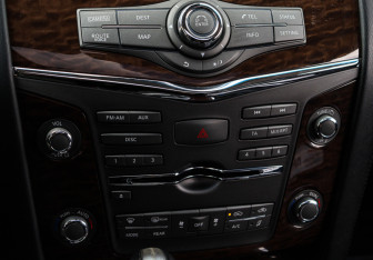 Подержанный автомобиль Nissan Patrol 2010 года (25 фото)
