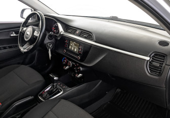 Подержанный автомобиль Kia Rio Hatchback 2021 года (12 фото)
