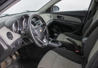 Подержанный автомобиль Chevrolet Cruze Sedan 2012 года (10 фото)