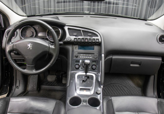 Подержанный автомобиль Peugeot 3008 2011 года (12 фото)