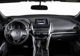 Подержанный автомобиль Mitsubishi Eclipse Cross 2019 года (17 фото)